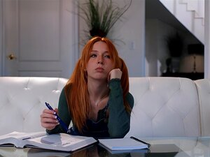 Beau-père et mec ont baisé leur belle-fille mignonne et elle a fait