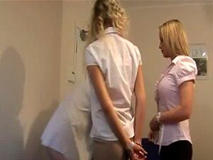 Des filles excitées s'attaquent à des bites de mecs mûrs après