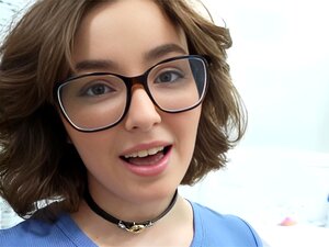 La Demi-Soeur mignonne Ringarde Est Juteuse pour tromper son