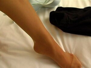 Collants et godemichés font une asiatique en chaleur
