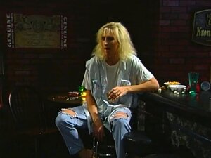 Baiser dans un bar a toujours excité Nico Treasures