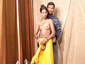 Vikky se fait baiser Desi par Pinky