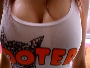Hooters canadiens ! Shanda Fay facialisée !