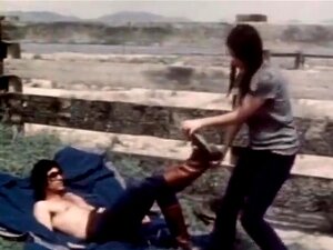 Un sexe en plein air avec un spectateur en direct