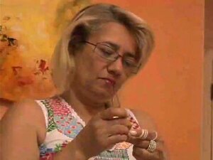 Noir avec une vieille femme