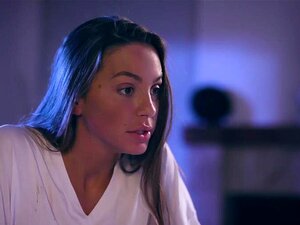 La mignonne lesbienne coquine console sa voisine MILF ronde. La