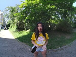FuckPassVR-La bombasse tchèque Lilly Bella gémit alors que vous