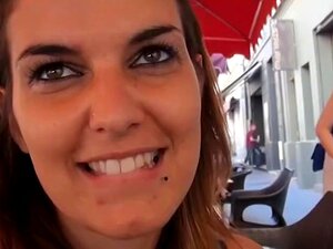 La fille mince Lalin ne peut pas vivre sans taquiner puis baiser., La