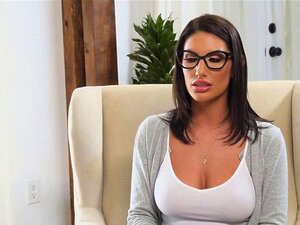 August Ames est une salope affamée de bite