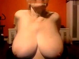 Matez notre star de webcam mature, une femme de 69 ans excitée, qui