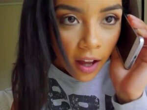 Le demi-frère endormi baise la demi-sœur Maya Bijou