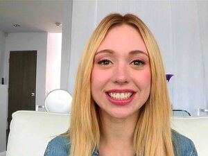 Les mignonnes adorent les grosses bites - La blonde chaude adore les