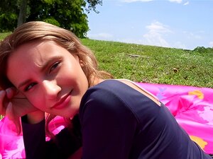 Un étranger Se fait Sucer dans un parc public-Puis se fait Sodomiser