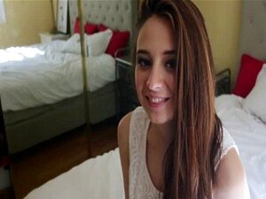 ShesNew - Le cul juteux d'Elektra Rose se fait prendre par derrière !