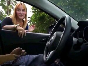 Petite branlette et lait. Vraie bombe, elle dit que cette bite est