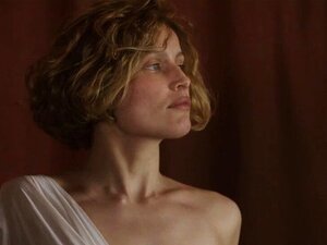 Laetitia Casta nue - La jeune fille et les loups 2007. Laetitia Casta