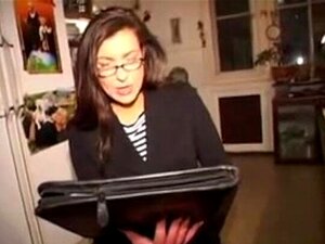 Brune allemande fistée dans son appartement