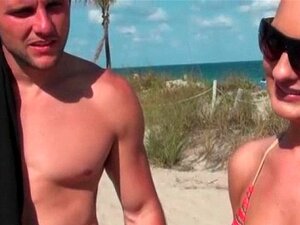 De jolis amateurs mignons rejoignent un gangbang pour de l'argent. De