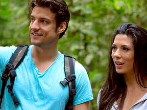 Plongez dans les plaisirs sauvages d'une brune sexy aux gros seins,