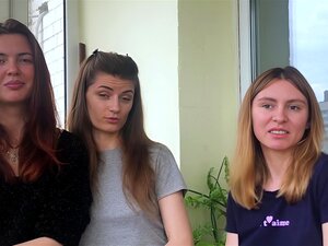 Laissez-vous emporter par les désirs brûlants de trois séduisantes