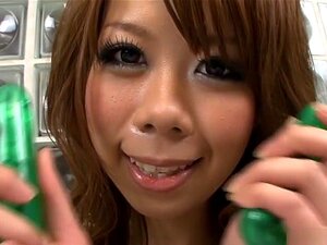 Le modèle japonais le plus chaud Sakura Aragaki dans une scène