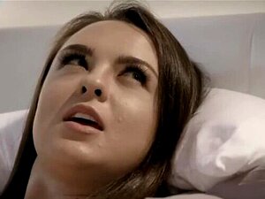 Baise l'infirmière à la maison à côté de la femme endormie - Film