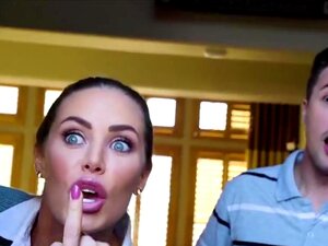 Baiser mes voisins August Ames avec Nicole Aniston