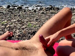 J'ai amené une camarade de classe à la plage et je l'ai persuadée