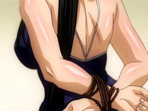 Bombe hentai attachée posant pour la caméra