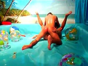 Fêtes de natation masculines nues et groupe gay noir, tout le monde