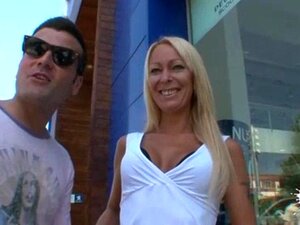 Tamara Dix dans Casting Milf Public - Leche69, Des petites bombes