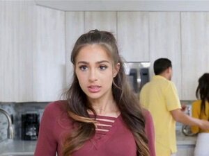 Mr Carrera a pilonné la mignonne Sofie Reyez avec une chatte serrée