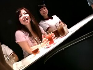 Les filles divines des hommes Bar Iida Seiko Iida