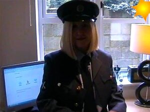 Air militaire *** Salope en uniforme et bas noirs