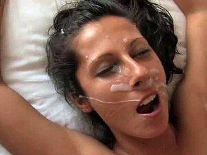 Espagnole Noemi Jolie Finition faciale