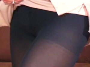 Cul chaud en collants noirs