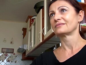 SEXY MATURE BAISE POUR DE L'ARGENT !, L'une de mes vidéos matures
