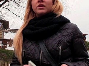 Une amateur européenne suce la grosse bite d'un inconnu