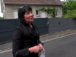 La belle-mère sexy que j'aimerais baiser Bérénice se fait baiser le