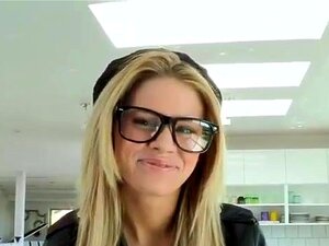 La mignonne Jessa adore une grosse bite, la mignonne Jessa Rhodes