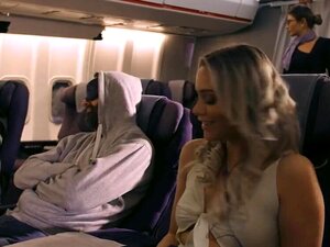 Intimate.com - La grande amie Mia Malkova se fait baiser dans un avion