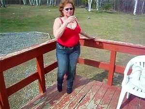 Kate, la femme, jouit en plein air