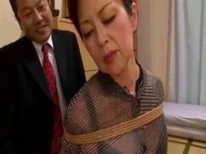 Mamie adore être attachée