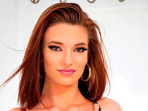 La belle rousse Jaycee Starr en POV hardcore