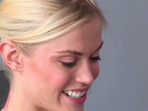 La nana de yoga CFNM Presley Hart chevauche une bite