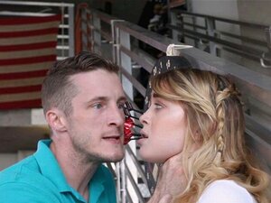 Anastasia Knight est une mignonne cambrioleuse. Anastasia Knight a