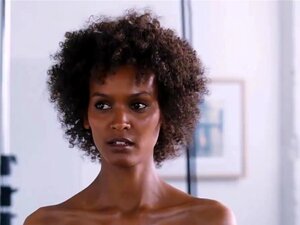 Liya Kebede Scènes de Film Topless Nues