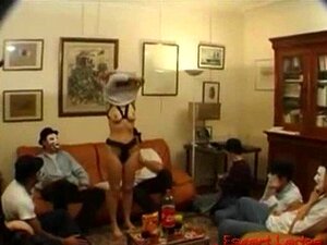 Fille française coquine gangbangée par des garçons masqués