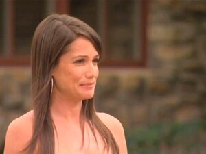 Plongez dans une orgie libertine envoûtante où une femme les yeux