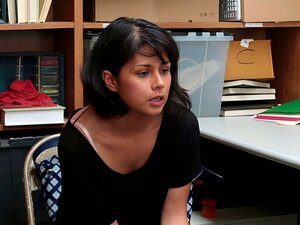 Découvrez une rencontre torride au bureau, alors que Penelope Reed